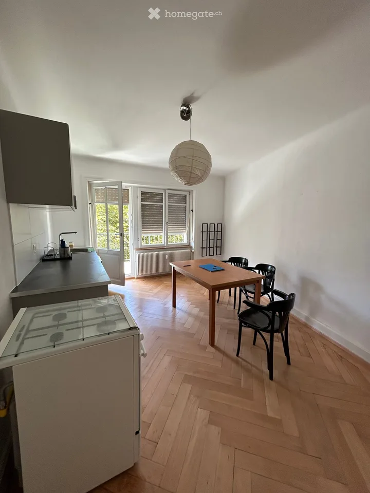 Schöne Dachgeschoß Wohnung mit Charme