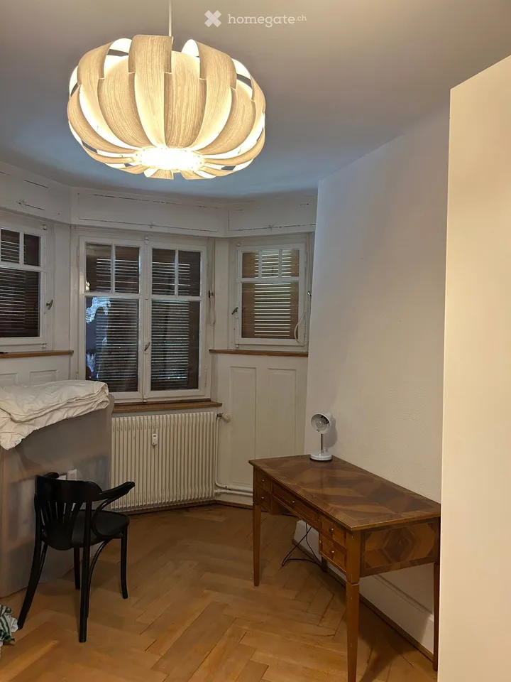 Schöne Dachgeschoß Wohnung mit Charme