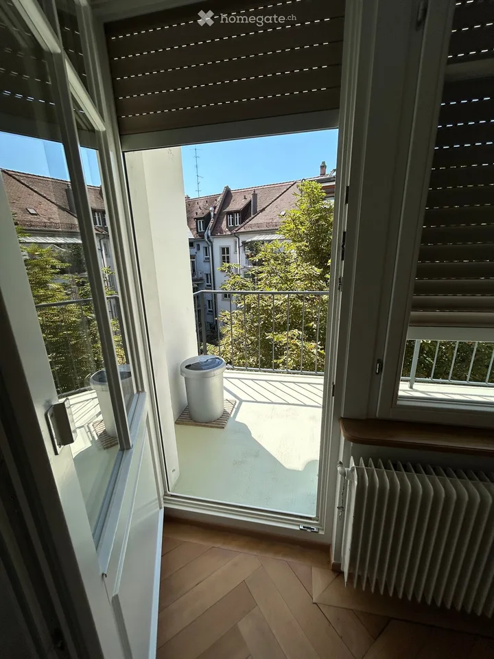 Schöne Dachgeschoß Wohnung mit Charme