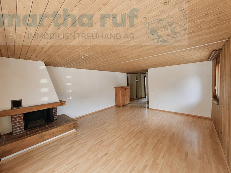Behagliche 2.5- Zimmer Ferienwohnung mit Cheminée und Balkon