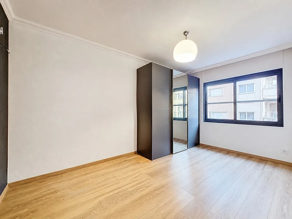Spacious 5.5-room renovated apartment with veranda, in the heart of La Chaux-de-Fonds