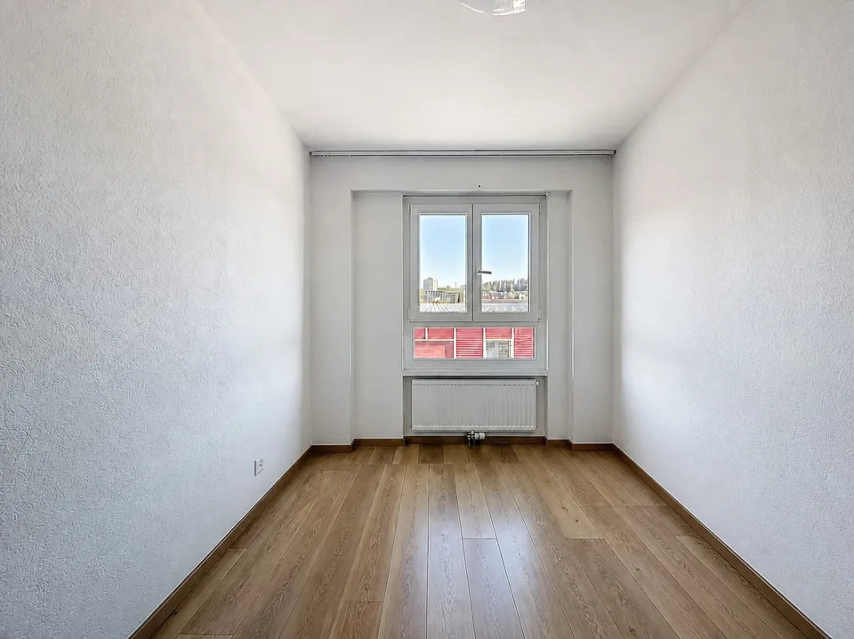 Spacious 5.5-room renovated apartment with veranda, in the heart of La Chaux-de-Fonds