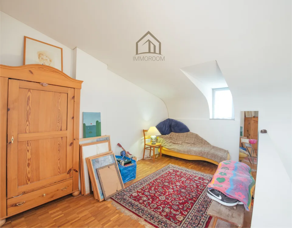 Attractive semi-detached house in a preferred residential area