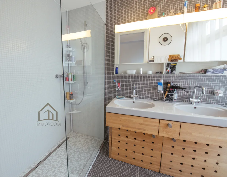 Attractive semi-detached house in a preferred residential area