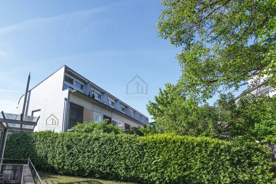 Attractive semi-detached house in a preferred residential area