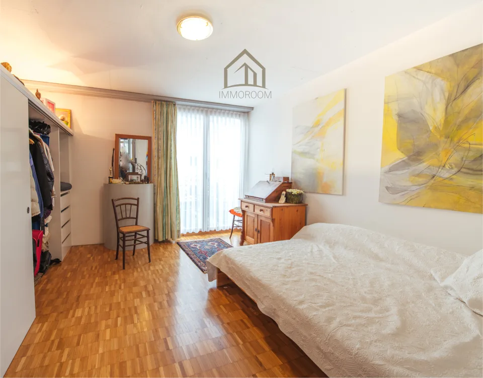 Attractive semi-detached house in a preferred residential area