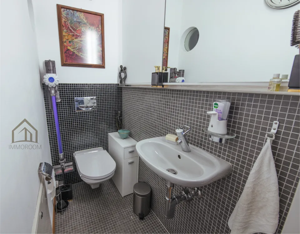 Attractive semi-detached house in a preferred residential area