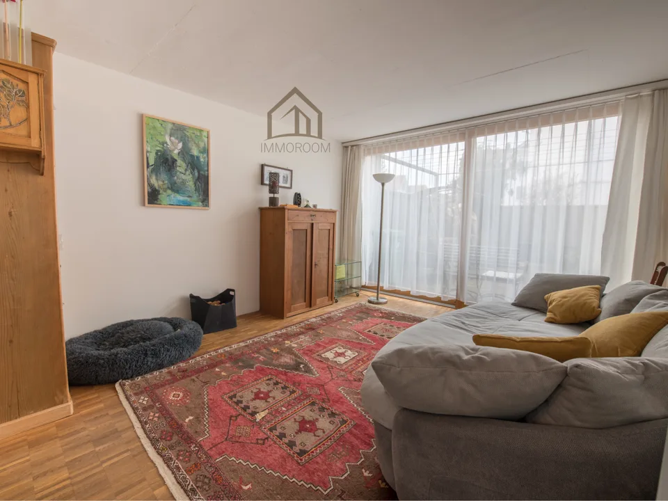 Attractive semi-detached house in a preferred residential area