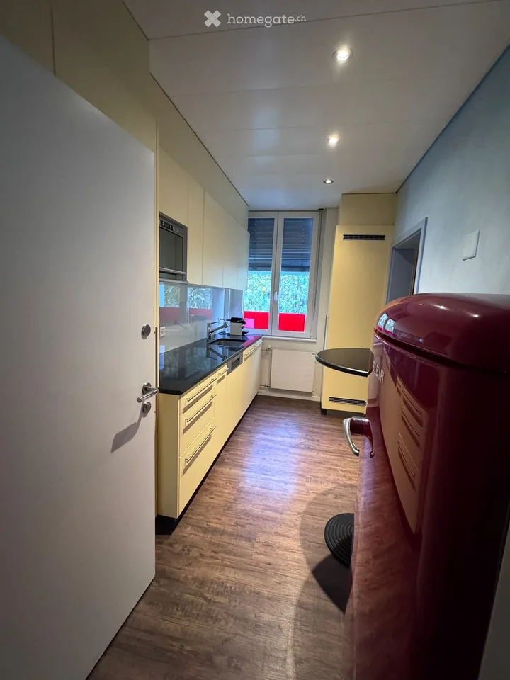 Moderne 3.5-Zimmer-Büroräume an zentraler Lage in Lenzburg inklusive Lagerraum und Parkplätze