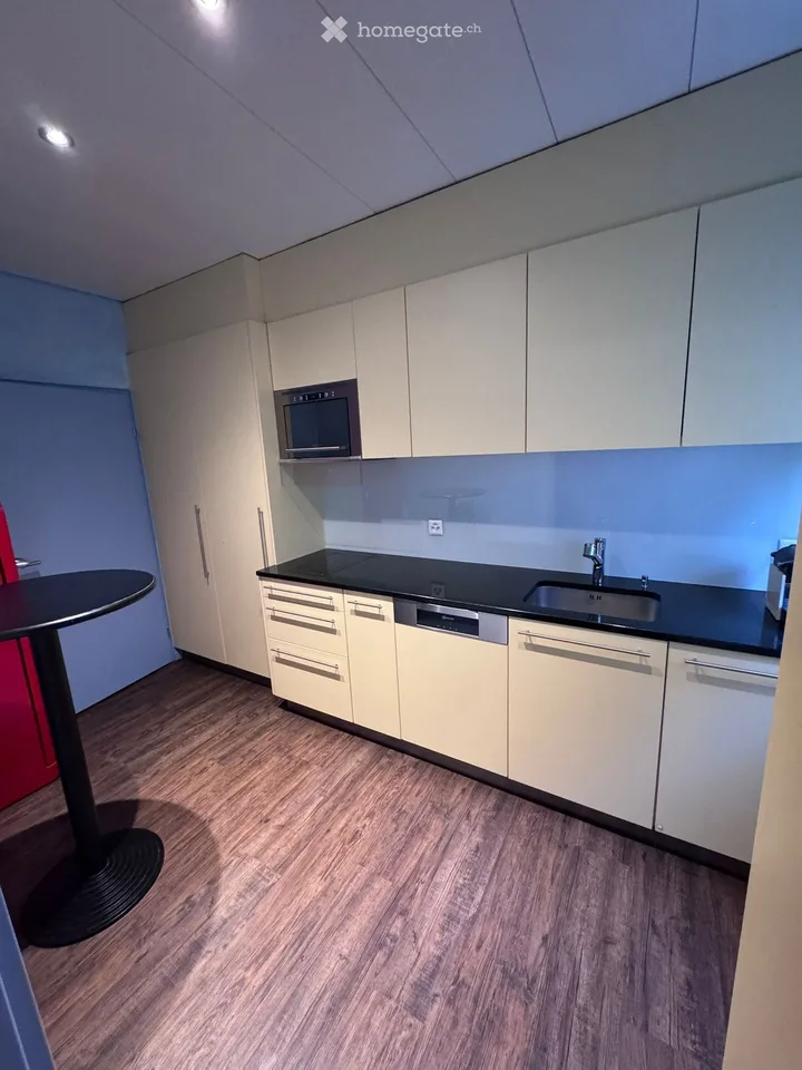 Moderne 3.5-Zimmer-Büroräume an zentraler Lage in Lenzburg inklusive Lagerraum und Parkplätze