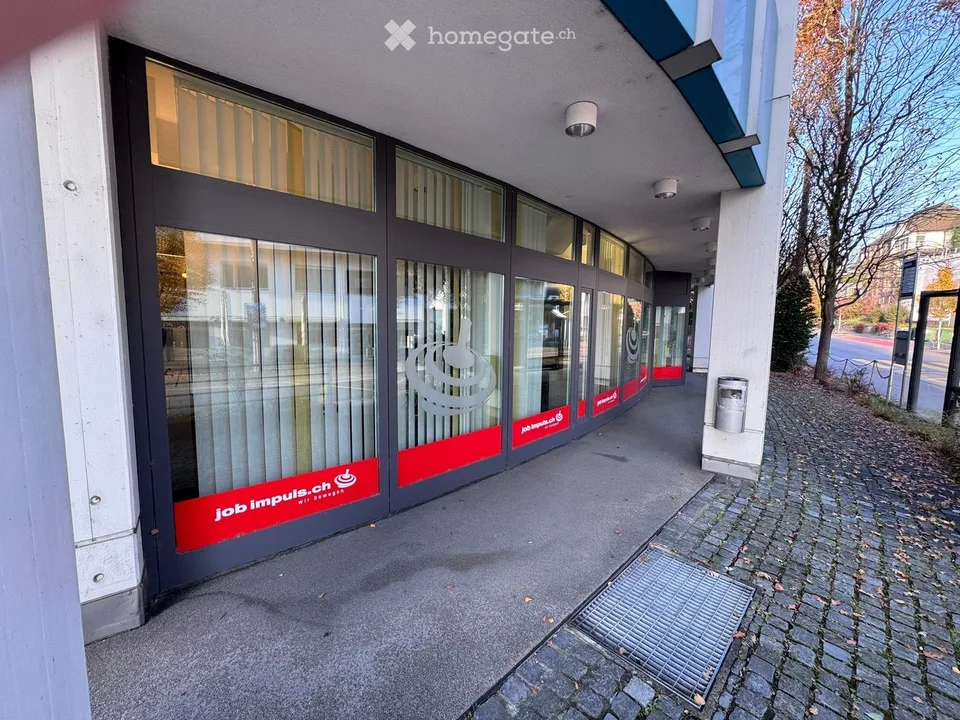 Moderne 3.5-Zimmer-Büroräume an zentraler Lage in Lenzburg inklusive Lagerraum und Parkplätze