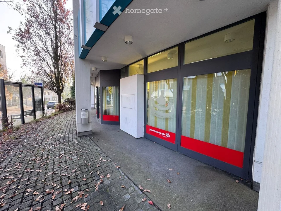 Moderne 3.5-Zimmer-Büroräume an zentraler Lage in Lenzburg inklusive Lagerraum und Parkplätze