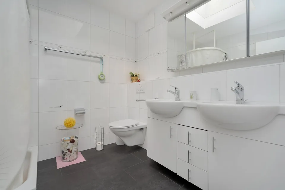 Modernes Attikawohnen im Zentrum von Bolligen