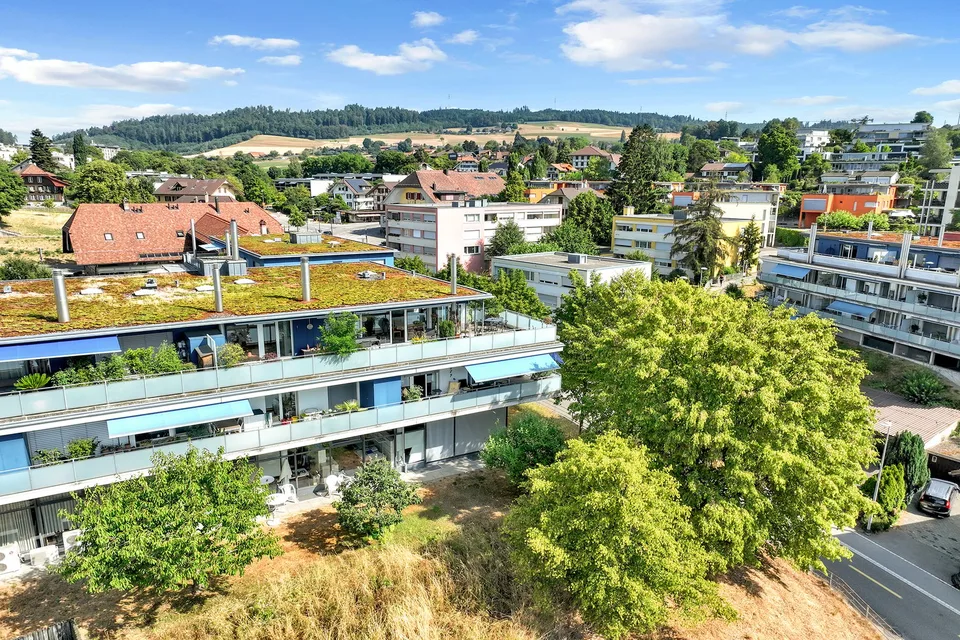 Modernes Attikawohnen im Zentrum von Bolligen