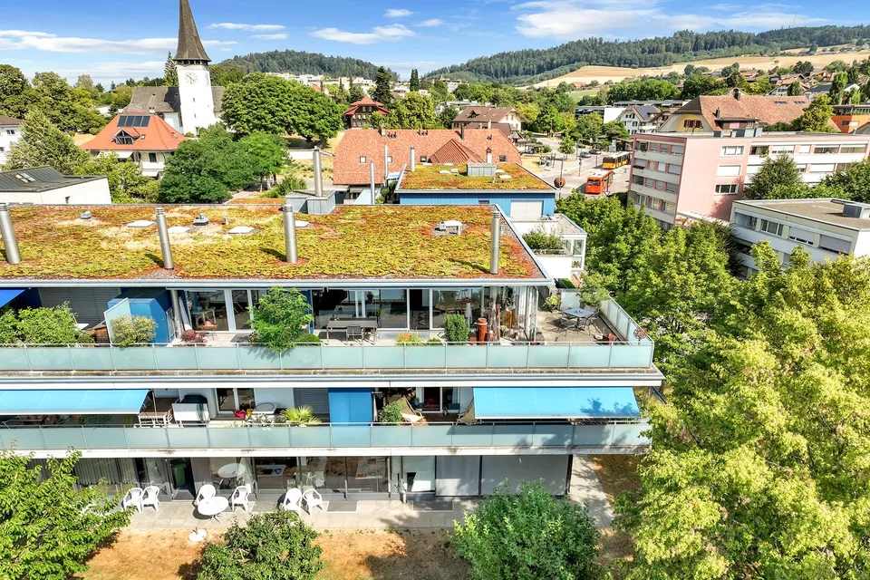 Modernes Attikawohnen im Zentrum von Bolligen