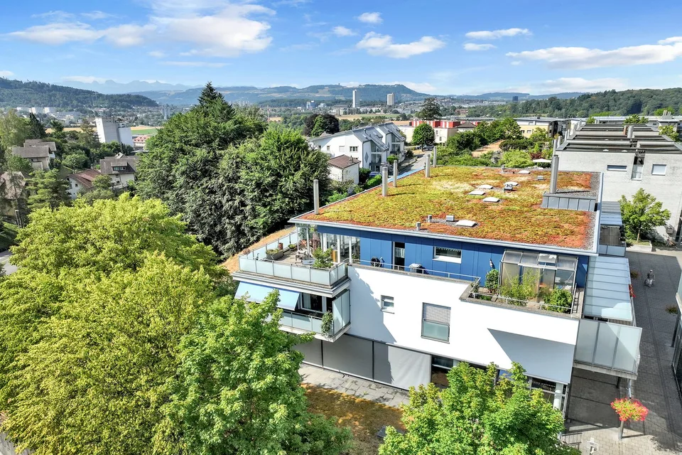 Modernes Attikawohnen im Zentrum von Bolligen