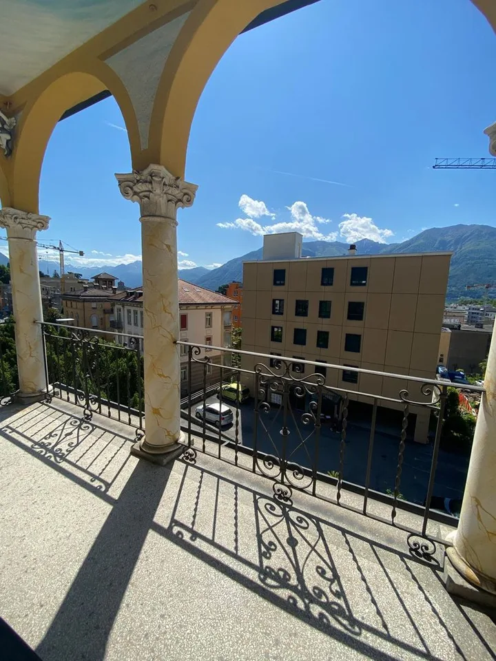 Il fascino della storia, il calore del legno e una vista lago da sc...