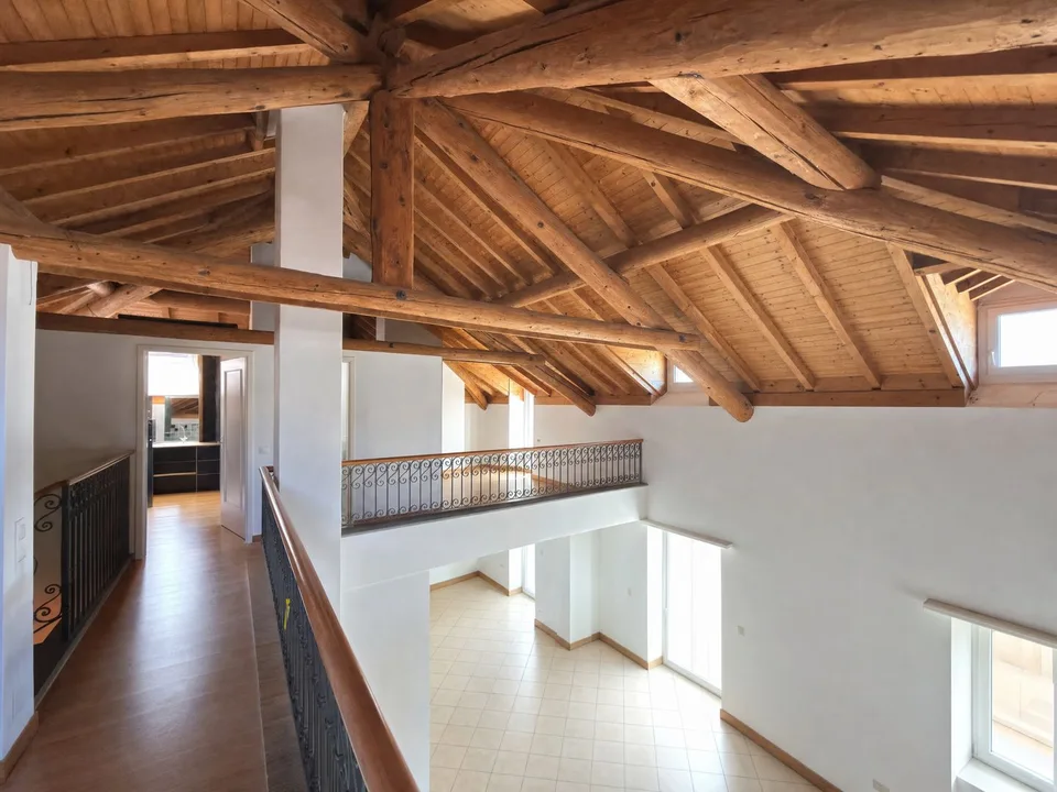 Il fascino della storia, il calore del legno e una vista lago da sc...
