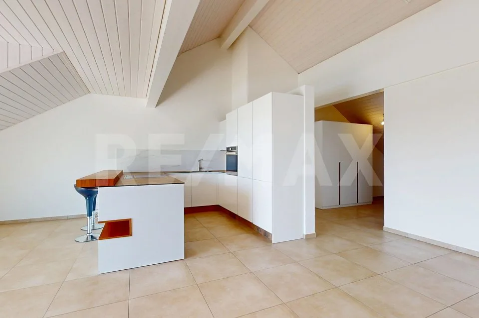 Moderno: appartamento di 3,5 locali all'ultimo piano con vista panoramica a Golaten (Kallnach)