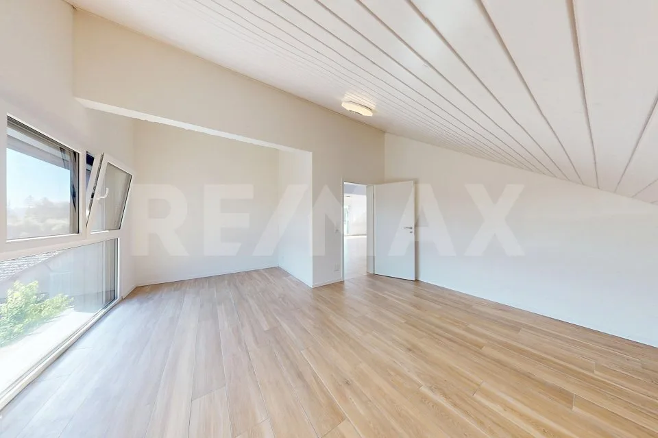 Moderno: appartamento di 3,5 locali all'ultimo piano con vista panoramica a Golaten (Kallnach)