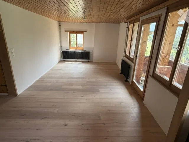 Charming 4.5-Room Apartment in the Heart of Filisur – Available Immediately