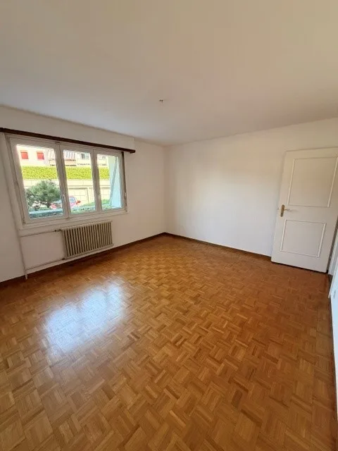 Drei-Zimmer-Wohnung mit Balkon in Mont-sur-Rolle