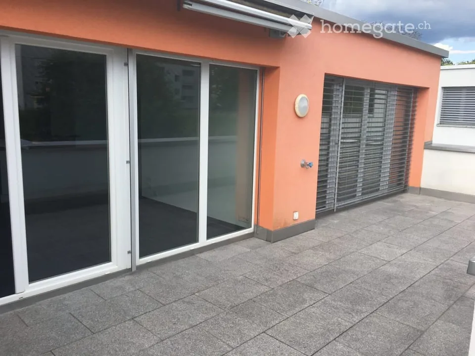 Appartamento attico di 3,5 locali attraente con terrazza soleggiata di 43 m²
