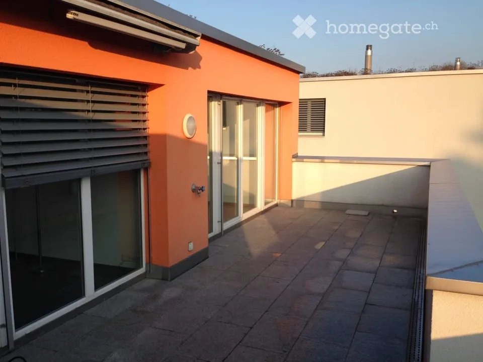 Appartamento attico di 3,5 locali attraente con terrazza soleggiata di 43 m²