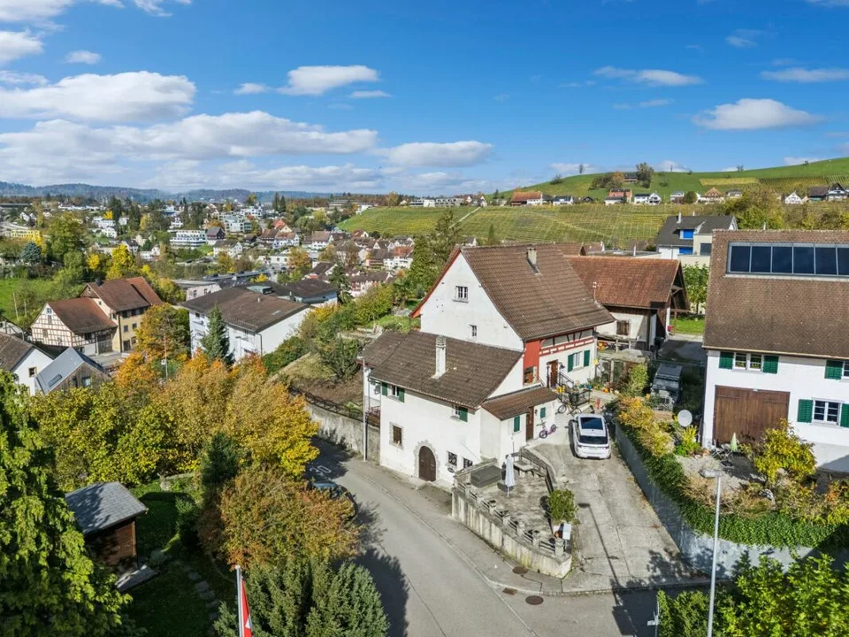 Land plot with diverse possibilities