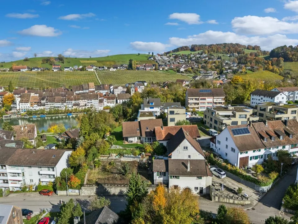 Land plot with diverse possibilities
