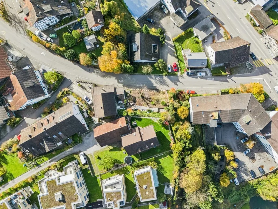 Land plot with diverse possibilities
