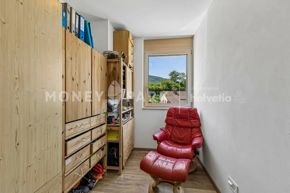 Magnifica proprietà di 8 pezzi con hangar tecnico e quattro garage