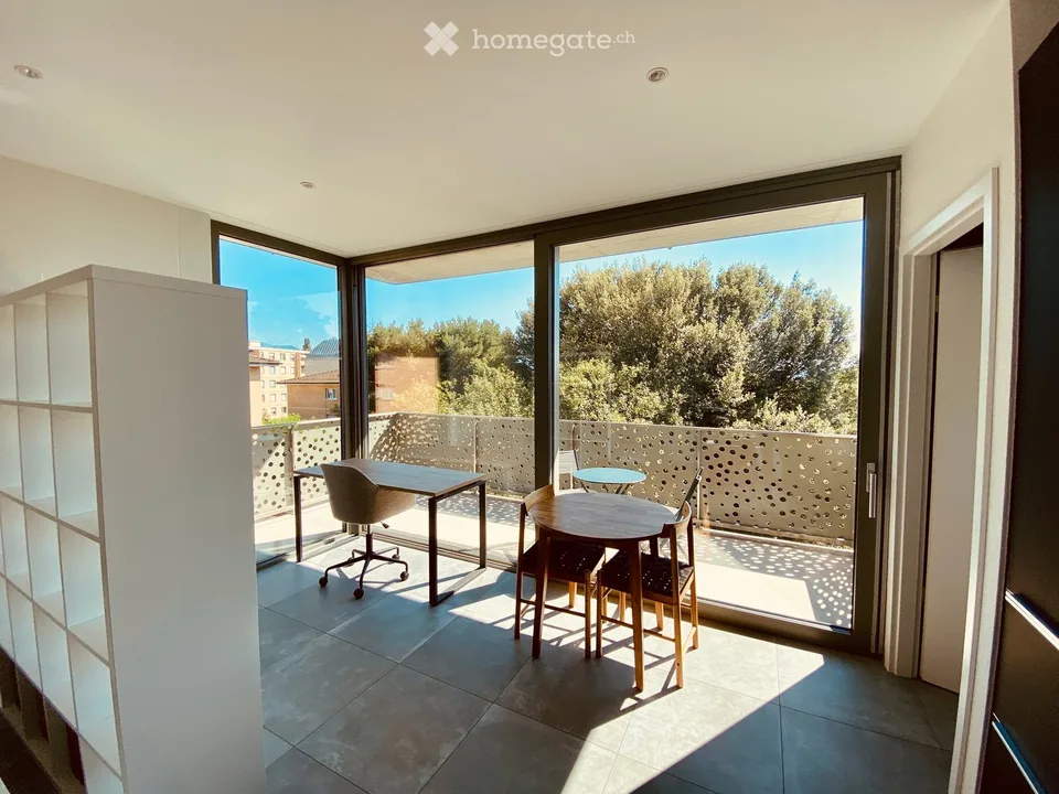Grande studio moderno arredato con superba terrazza - 3° piano - vista libera su verde e montagne