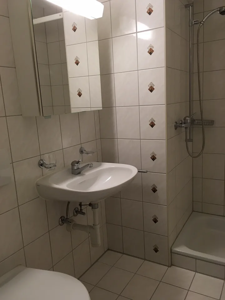 Moderne 3 1/2-Zimmerwohnung mit 2 Nasszellen und Sitzplatz