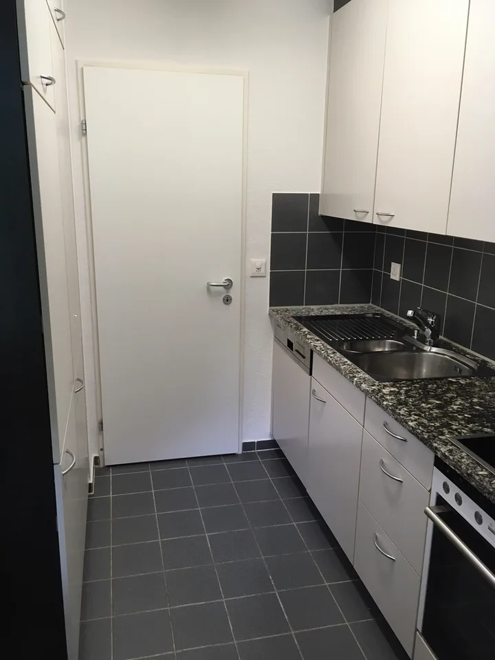 Moderne 3 1/2-Zimmerwohnung mit 2 Nasszellen und Sitzplatz