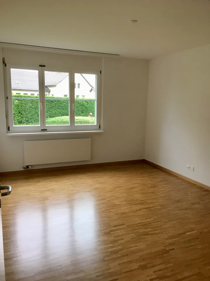 Moderne 3 1/2-Zimmerwohnung mit 2 Nasszellen und Sitzplatz
