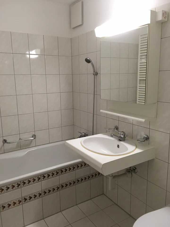 Moderne 3 1/2-Zimmerwohnung mit 2 Nasszellen und Sitzplatz