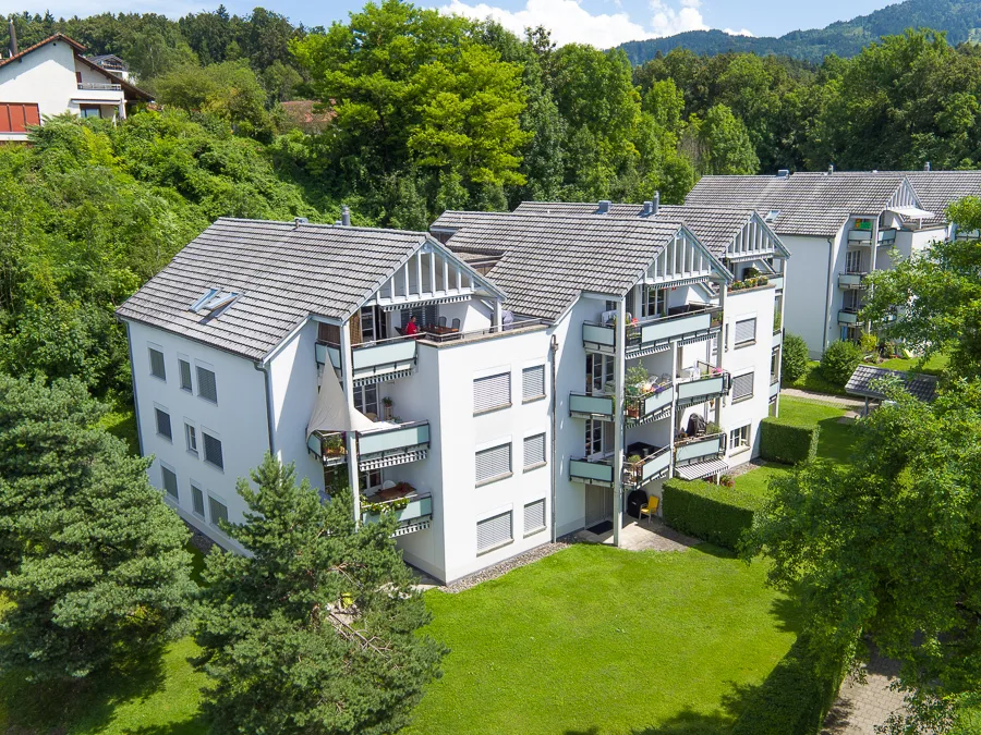 Moderne 3 1/2-Zimmerwohnung mit 2 Nasszellen und Sitzplatz