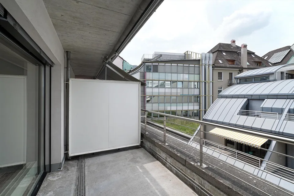 Loft-style 3.5 room maisonette apartment at the train station!