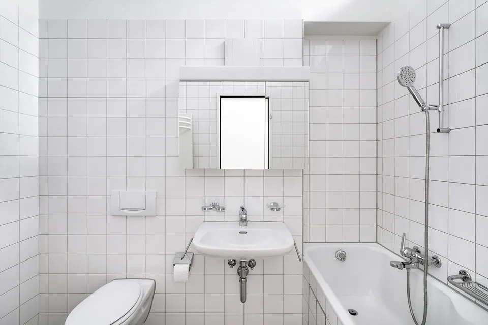 Loft-style 3.5 room maisonette apartment at the train station!