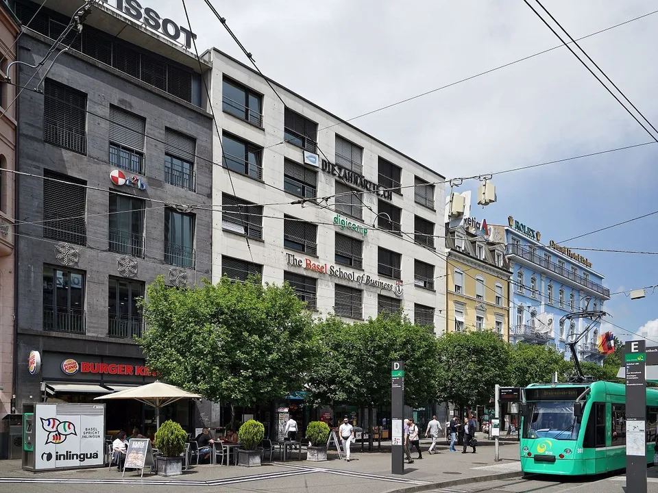 Loftartige 3.5 Zimmer Maisonette-Wohnung am Bahnhof!