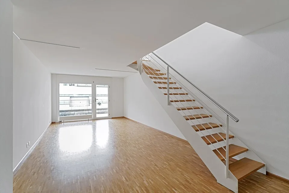 Loft-style 3.5 room maisonette apartment at the train station!