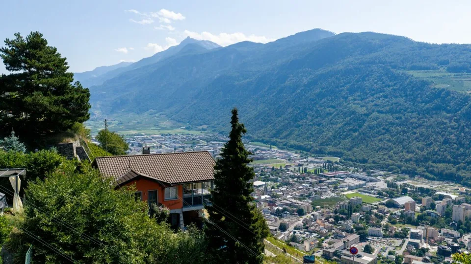 Charmantes Einzelhaus mit atemberaubendem Blick auf dem Sommet des Vignes