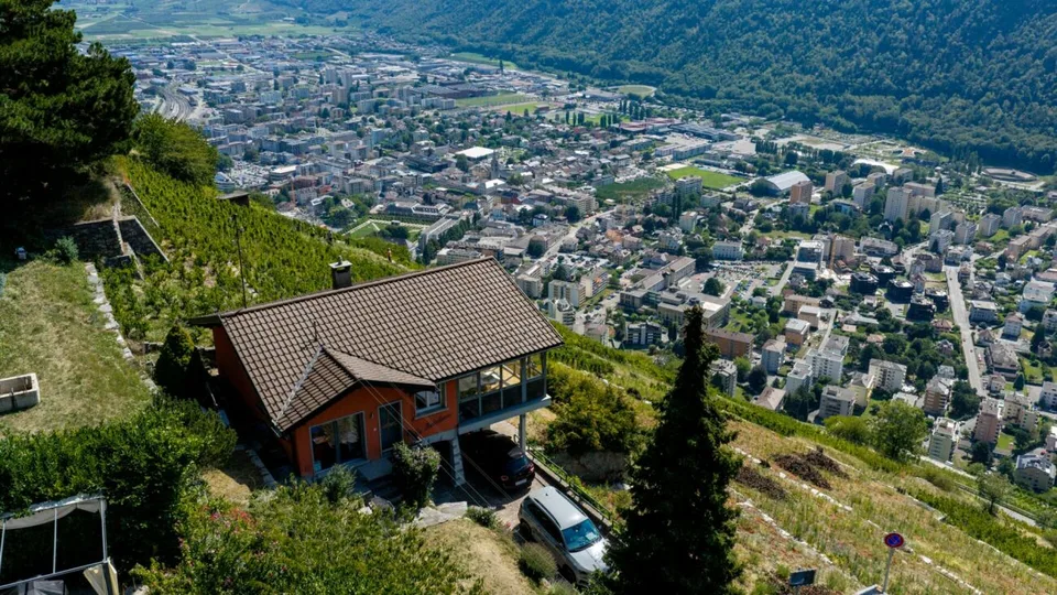 Charmantes Einzelhaus mit atemberaubendem Blick auf dem Sommet des Vignes
