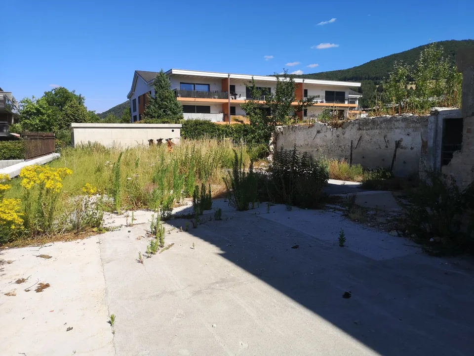 Maison individuelle à rénover complément au centre du village