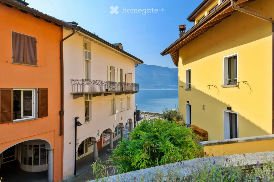 Un raro gioiello con giardino e vista lago nel cuore di Ascona