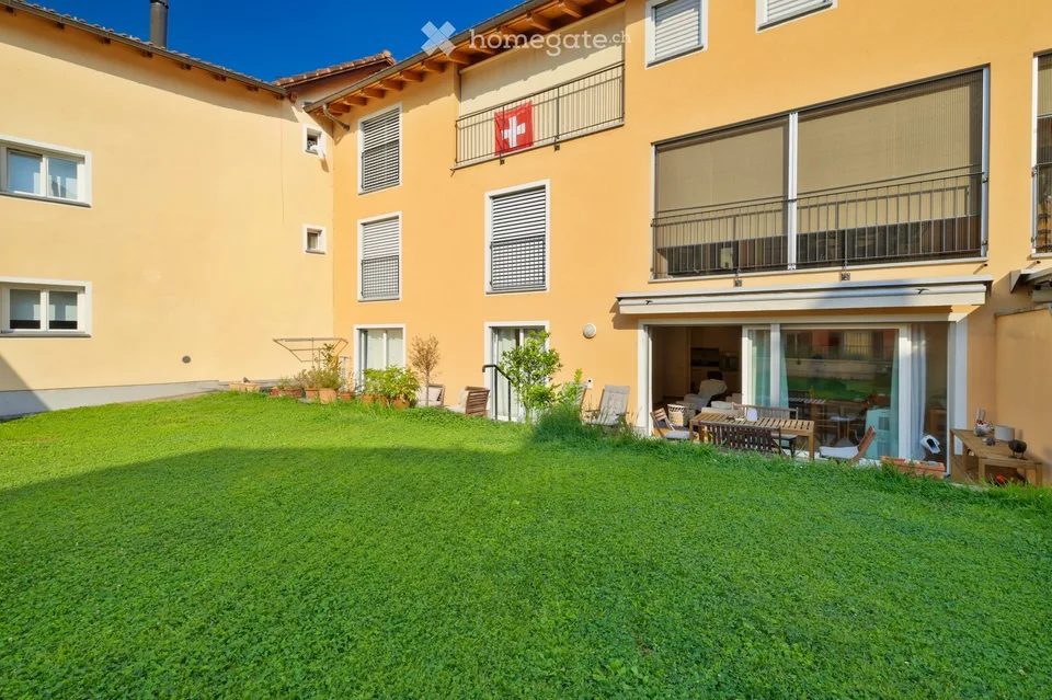 Un raro gioiello con giardino e vista lago nel cuore di Ascona