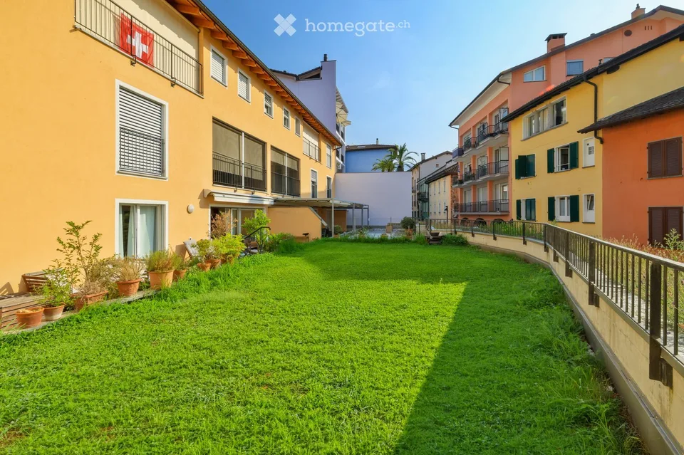 Un raro gioiello con giardino e vista lago nel cuore di Ascona