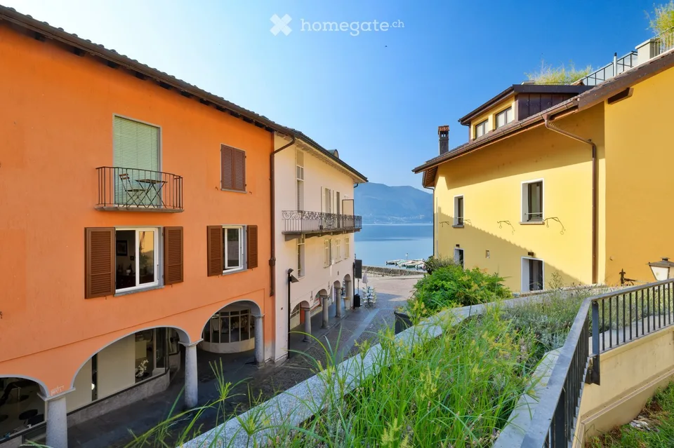 Un raro gioiello con giardino e vista lago nel cuore di Ascona