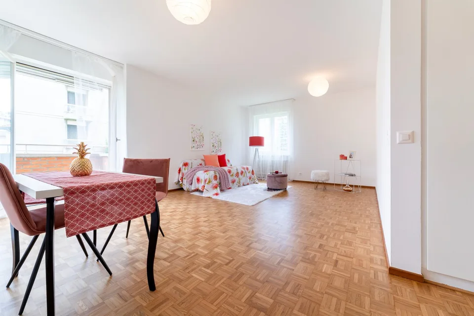 Geräumige Wohnlage mit Terrasse und zwei Badezimmern